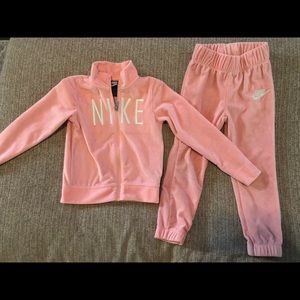 Toddler girls Nike Set